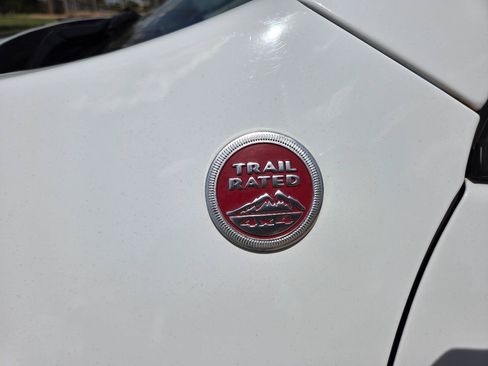 Used 2014 Jeep Cherokee Trailhawk w/ Comfort/Convenience Group AWD/4WD image 23