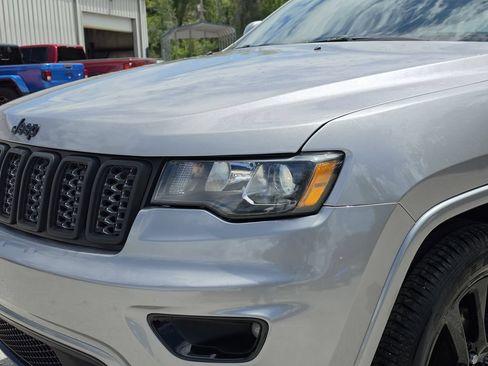 Used 2020 Jeep Grand Cherokee Altitude AWD/4WD image 7
