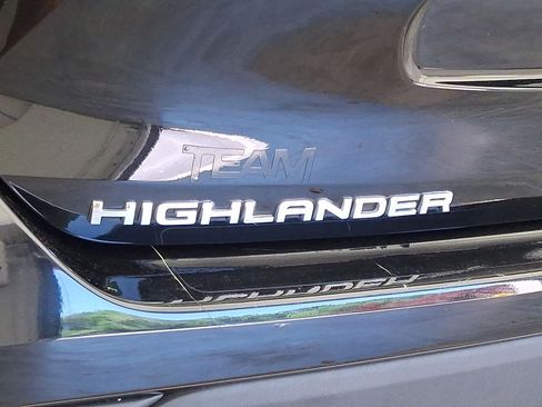 Used 2023 Toyota Highlander XLE AWD/4WD image 27