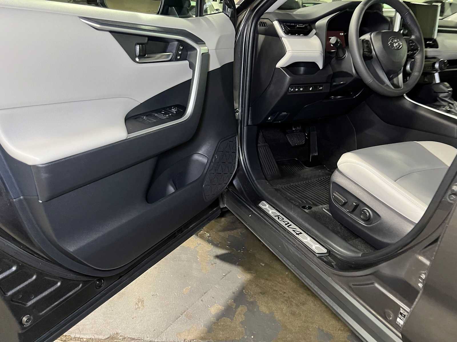 Used 2024 Toyota RAV4 XLE Premium w/ Weather Package AWD/4WD image 20