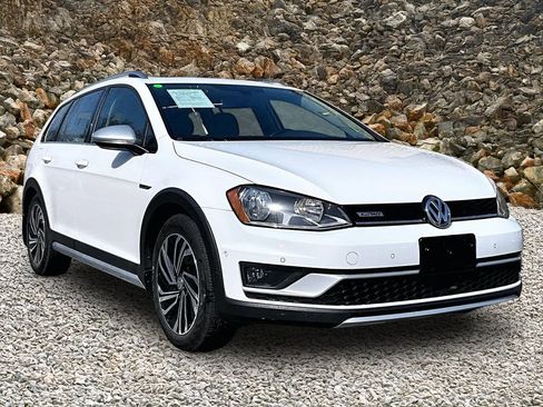 Used 2017 Volkswagen Golf Alltrack SE AWD/4WD image 10