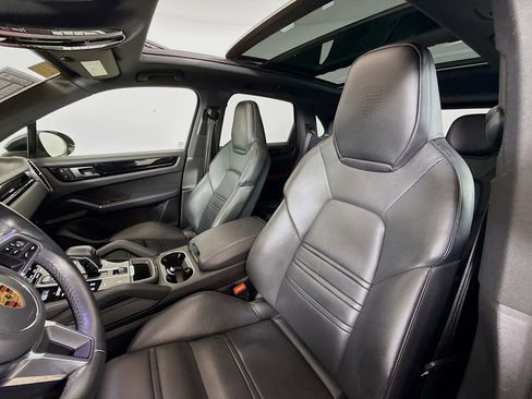 Used 2023 Porsche Cayenne image 11