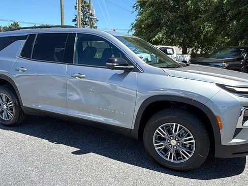 New 2026 Chevrolet Traverse LT w/ Driver Confidence Package FWD image 3