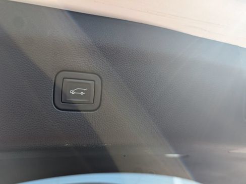 Used 2020 Buick Enclave Essence FWD image 10