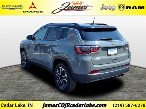 Used 2022 Jeep Compass Limited w/ Sun and Sound Group AWD/4WD image 3