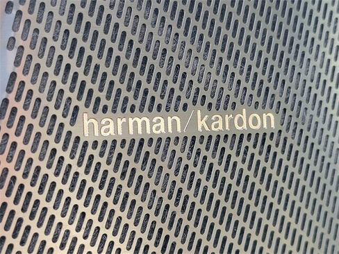 Used 2023 Volvo XC40 B5 Ultimate w/ Protection Package Premier image 5