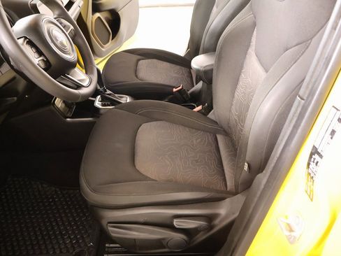 Used 2023 Jeep Renegade Latitude image 12