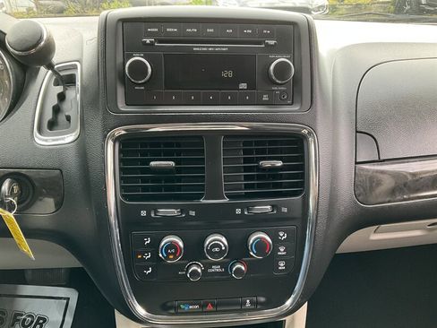 Used 2015 Dodge Grand Caravan SXT image 24