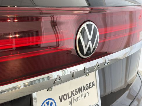 Used 2025 Volkswagen Atlas Cross Sport SE image 34