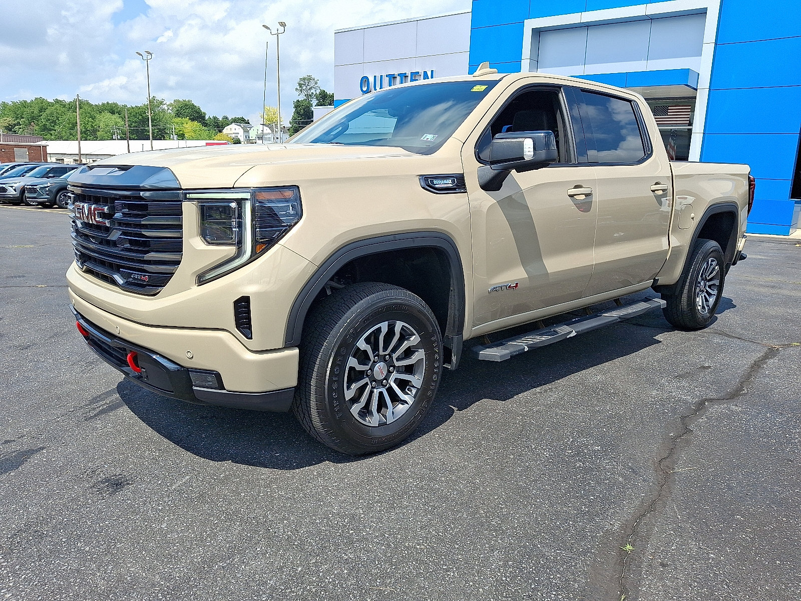 Used 2023 GMC Sierra 1500 AT4 w/ Technology Package AWD/4WD image 1