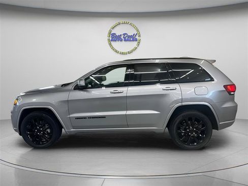 Used 2021 Jeep Grand Cherokee Laredo X AWD/4WD image 3