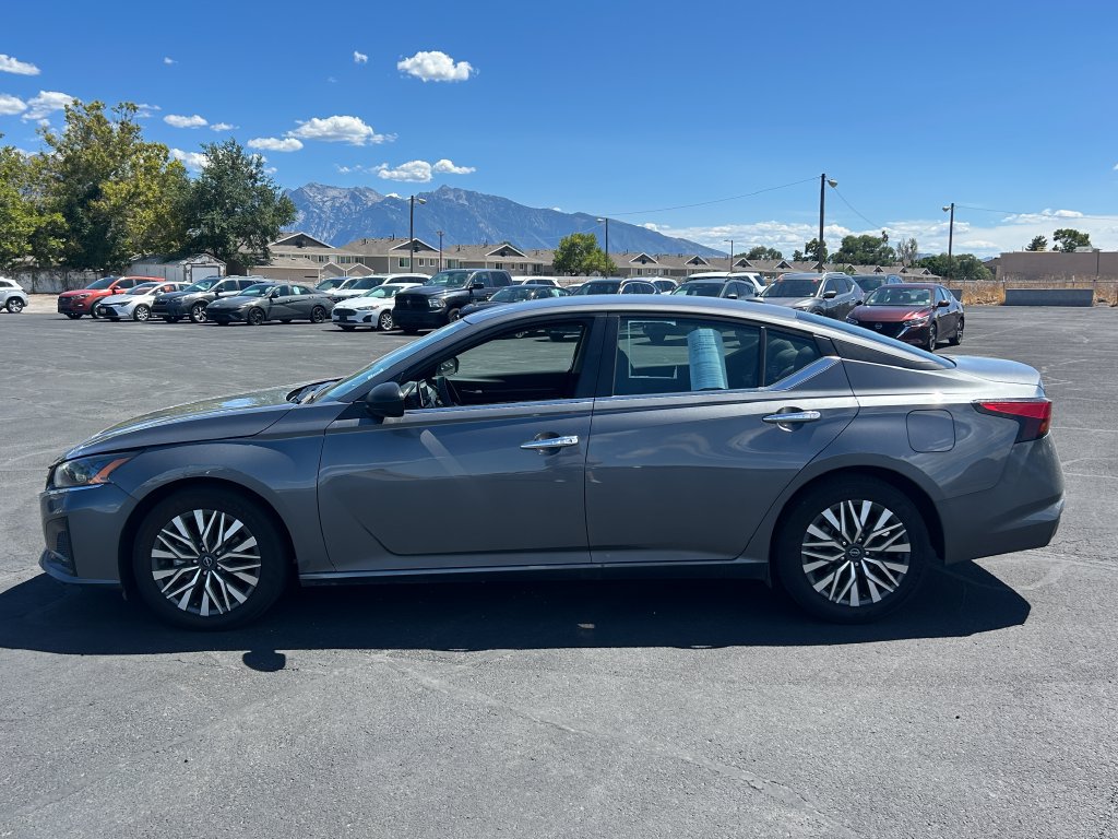Used 2025 Nissan Altima 2.5 SV FWD image 6