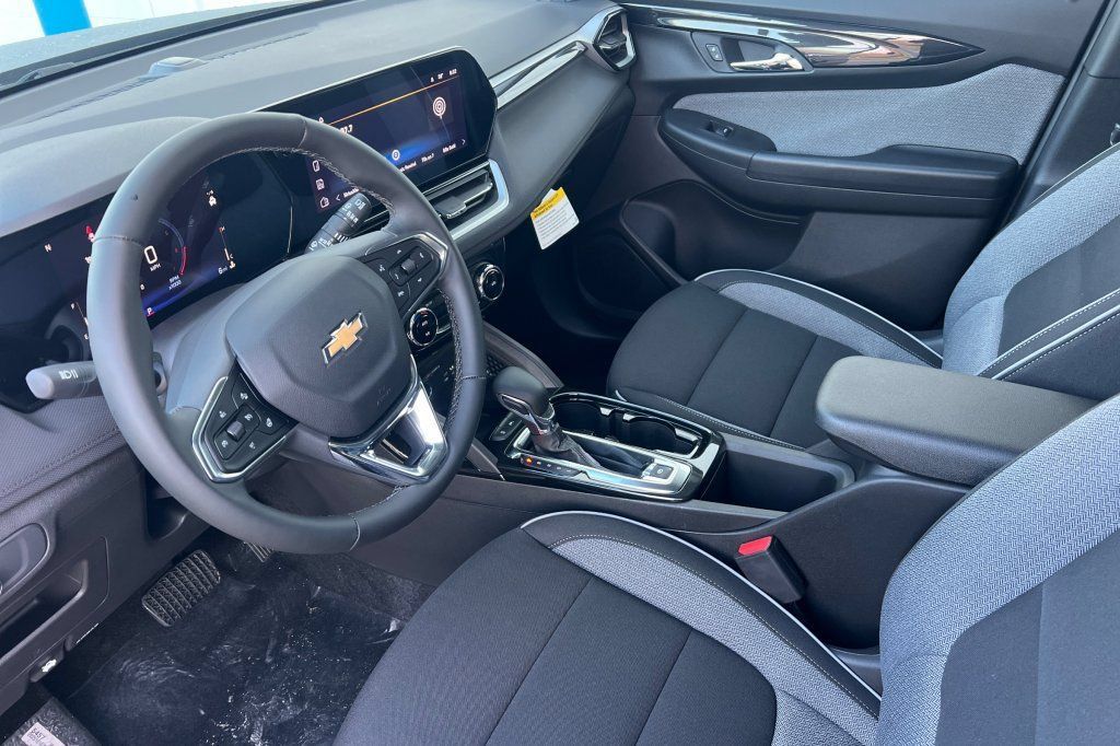 New 2026 Chevrolet TrailBlazer LT w/ Convenience Package FWD image 7