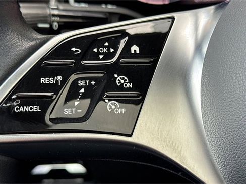 Used 2025 Mercedes-Benz GLC 300 4MATIC image 36