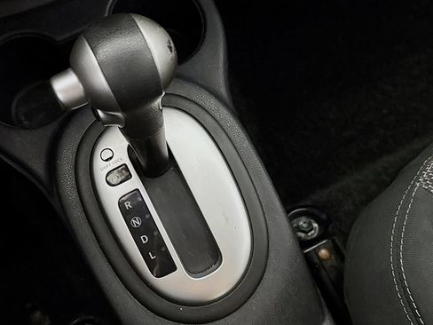 Used 2018 Nissan Versa SV FWD image 18
