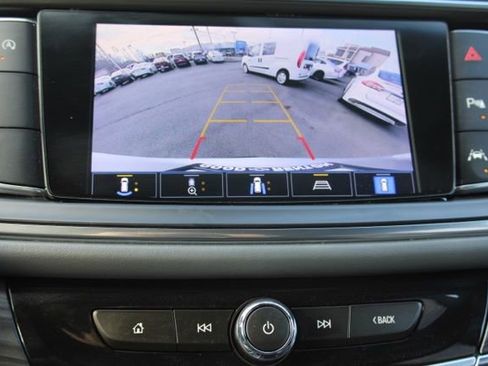 Used 2022 Buick Enclave Premium image 17