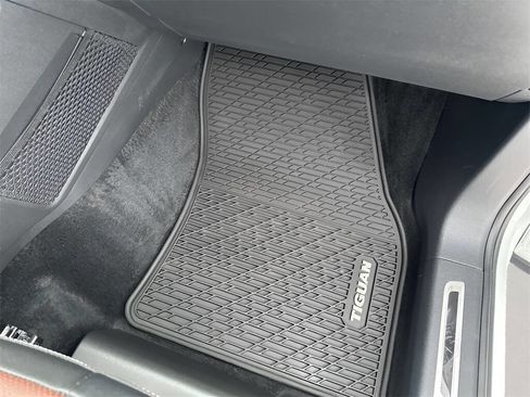 Used 2024 Volkswagen Tiguan SEL R-Line image 44