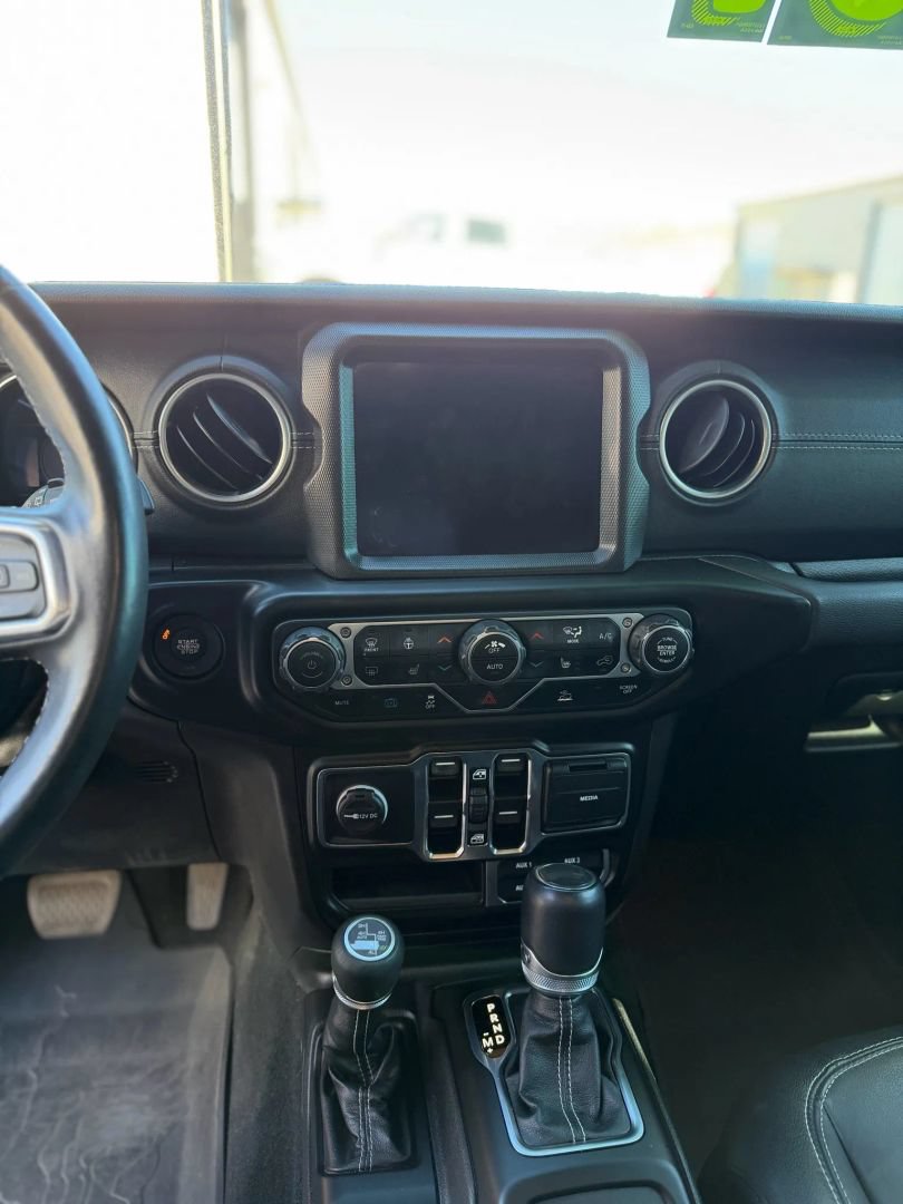 Used 2023 Jeep Wrangler Unlimited Sahara w/ Cold Weather Group AWD/4WD image 12