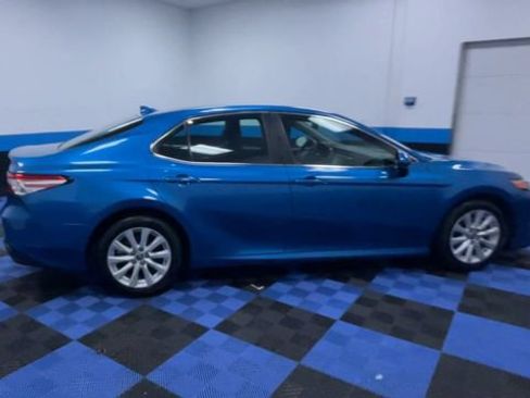 Used 2020 Toyota Camry LE FWD image 9