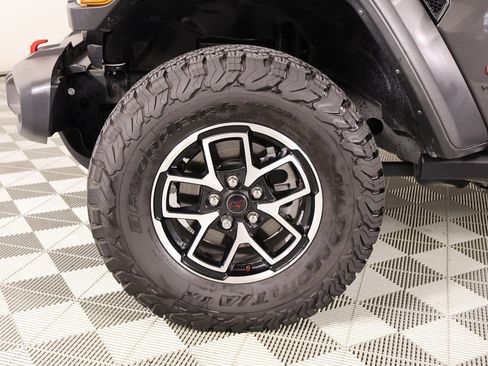 Used 2024 Jeep Wrangler Unlimited Rubicon w/ Technology Group image 18