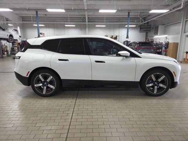 Certified 2024 BMW iX xDrive50 w/ Premium Package AWD/4WD image 4