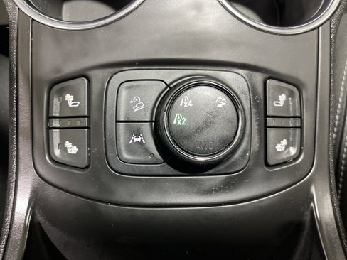 Used 2023 GMC Terrain SLT w/ Elevation Edition image 25