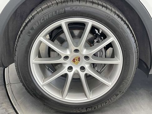 Certified 2023 Porsche Cayenne AWD/4WD image 13