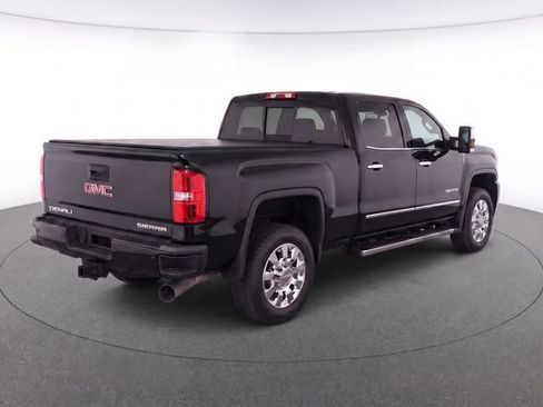 Used 2019 GMC Sierra 2500 Denali w/ Duramax Plus Package AWD/4WD image 4