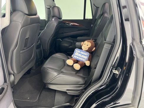 Used 2019 Cadillac Escalade Luxury image 24