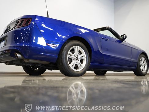 Used 2014 Ford Mustang Convertible RWD image 30