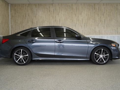 Used 2022 Honda Civic Touring image 6
