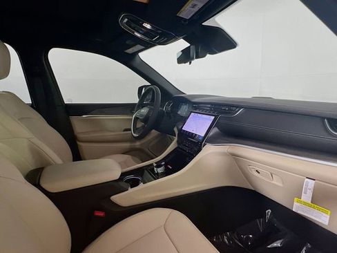 Used 2024 Jeep Grand Cherokee Limited 4xe w/ Luxury Tech Group II image 25