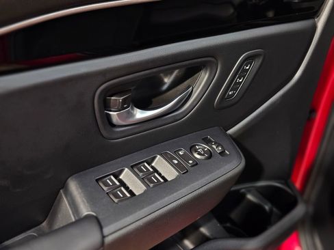 Used 2025 Honda Pilot Touring image 21