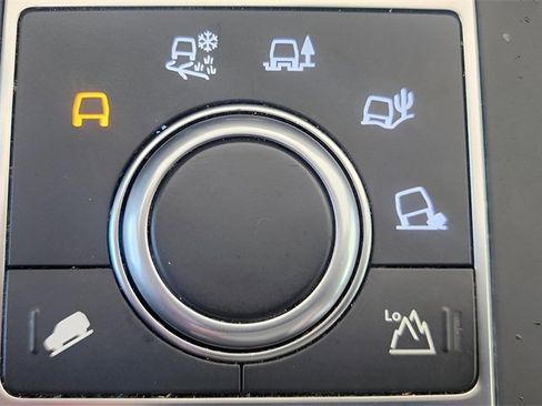 Used 2020 Land Rover Discovery Landmark image 40