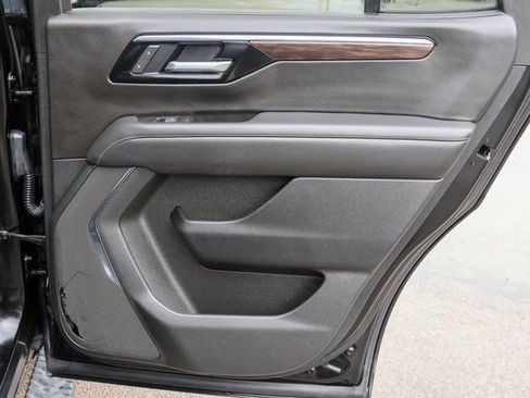 Used 2025 Chevrolet Tahoe Z71 AWD/4WD image 22