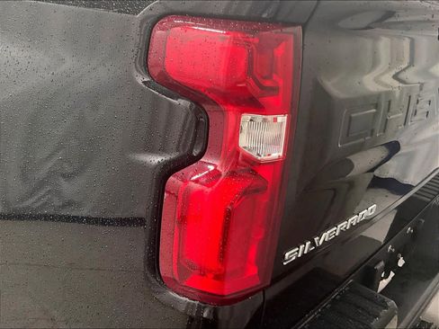 Used 2023 Chevrolet Silverado 1500 High Country w/ Technology Package image 34