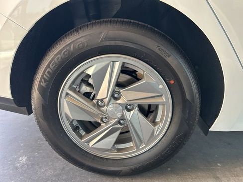 New 2026 Hyundai Elantra SE FWD image 38