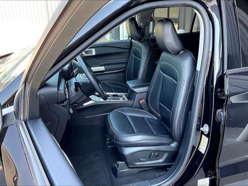 Used 2024 Ford Explorer XLT w/ Equipment Group 202A AWD/4WD image 25