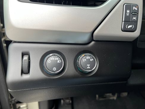 Used 2016 Chevrolet Suburban LT image 33