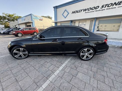 Used 2009 Mercedes-Benz C 300 Sedan image 12