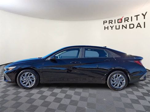 Used 2024 Hyundai Elantra SEL image 7