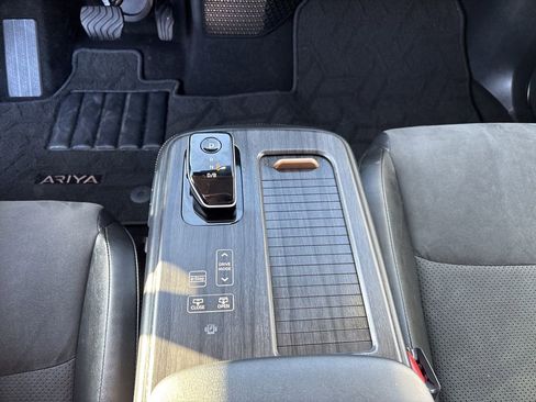 Used 2024 Nissan Ariya FWD image 25