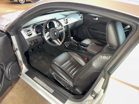 Used 2005 Ford Mustang GT RWD image 11