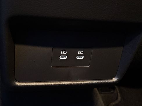 Used 2025 Nissan Rogue SL AWD/4WD image 12