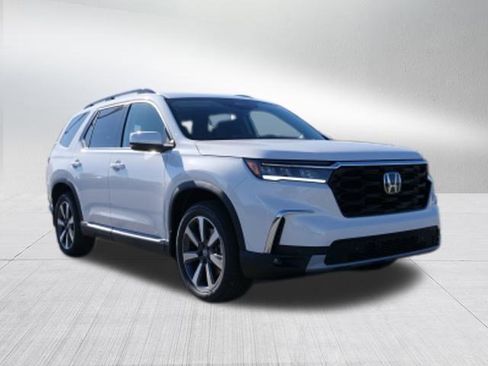 New 2025 Honda Pilot Touring image 9