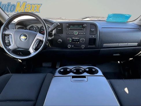 Used 2010 Chevrolet Silverado 2500 LT w/ Interior Plus Package AWD/4WD image 7