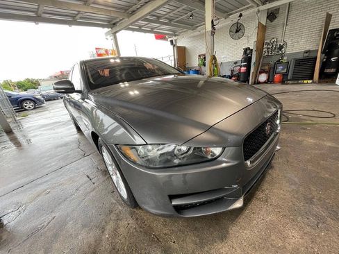 Used 2018 Jaguar XE Premium RWD image 2