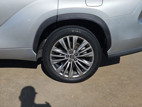 Used 2021 Toyota Highlander Platinum image 9