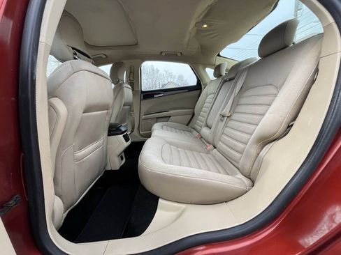 Used 2014 Ford Fusion SE FWD image 16