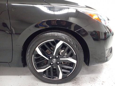 Used 2024 Nissan Versa SR image 3